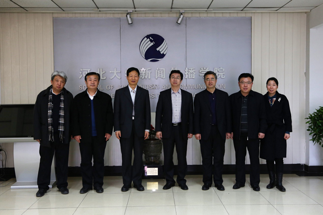 图为省记协领导与我校领导合影